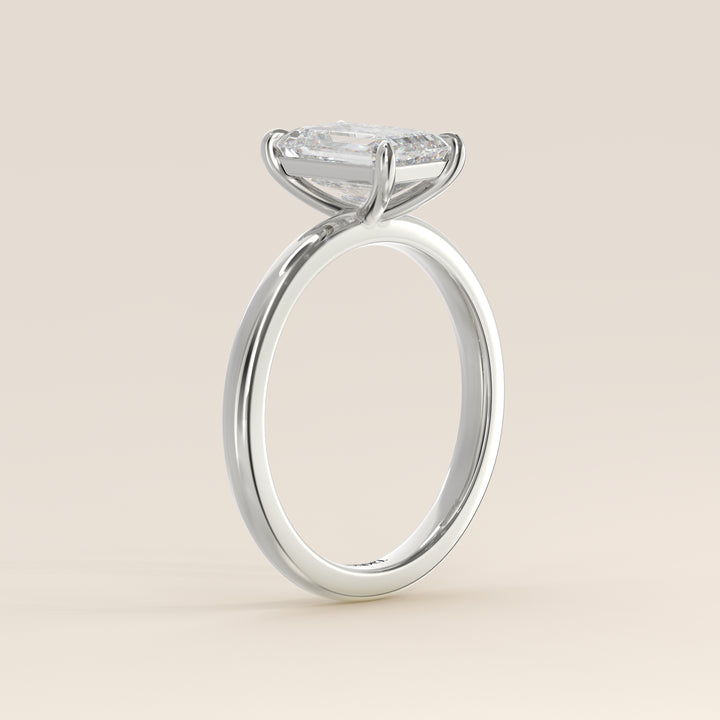 Verlobungsring mit Smaragd und im Labor gezüchtetem Diamanten, Weißgold