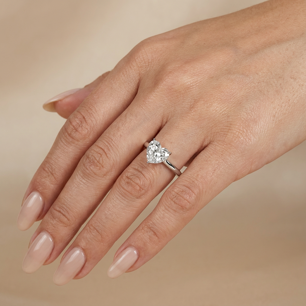 Verlovingsring hart lab grown diamant met cathedral setting en hidden halo, witgoud