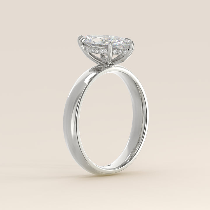 Verlovingsring marquise lab grown diamant met brede band en hidden halo, witgoud