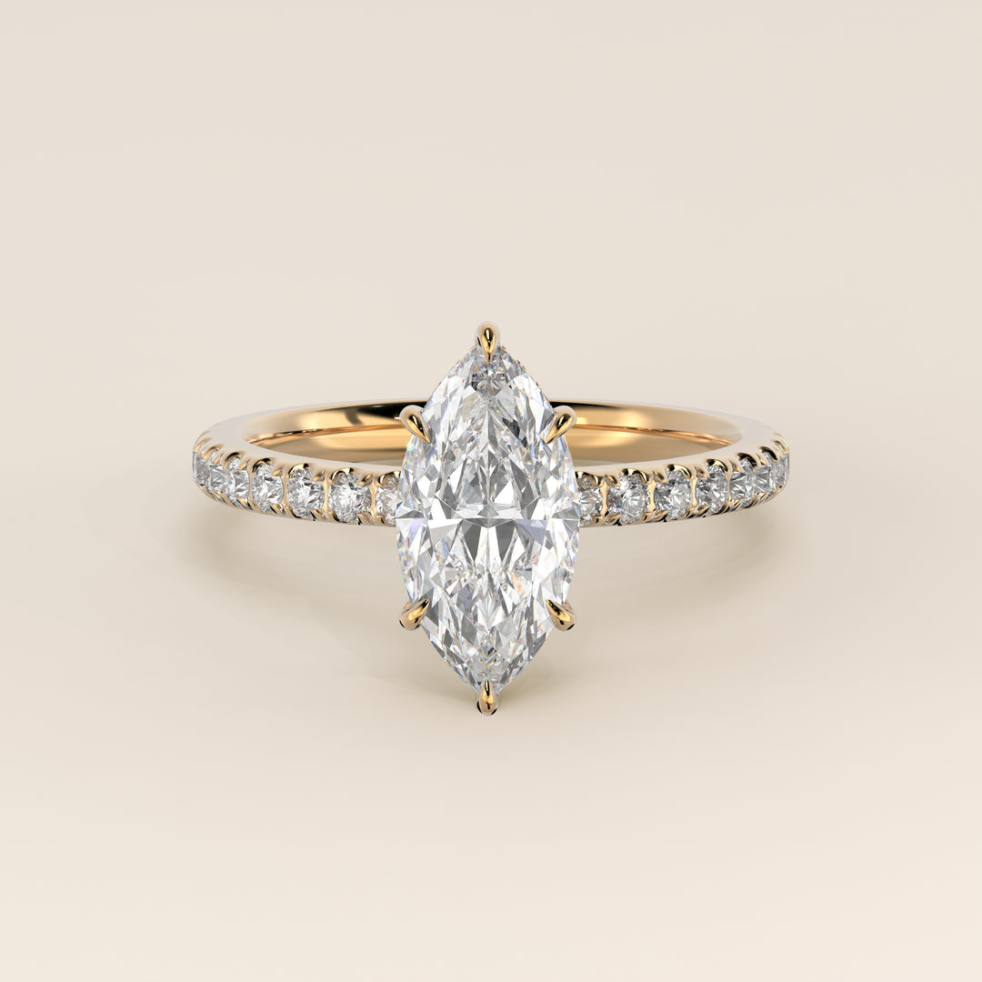 Verlovingsring marquise lab grown diamant met hidden halo en pave band, geelgoud