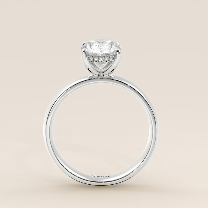 Verlovingsring ovaal lab grown diamant met brede band en hidden halo, witgoud