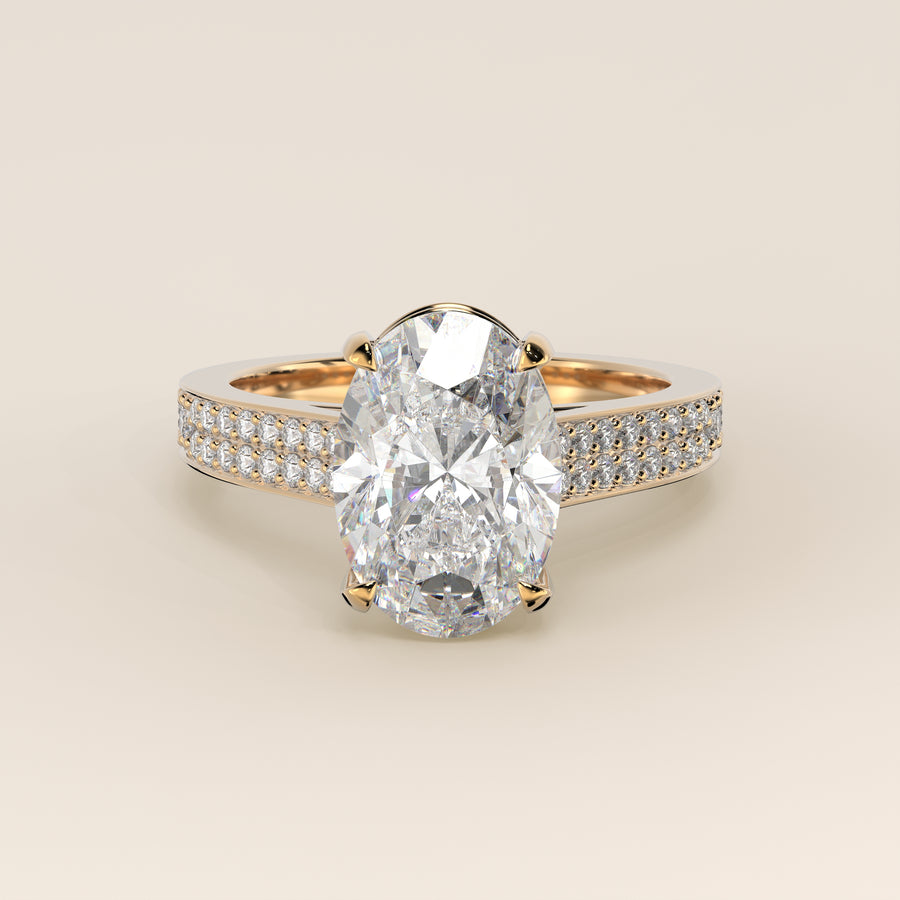 Verlovingsring ovaal lab grown diamant met brede pave band, cathedral setting en hidden halo, geelgoud