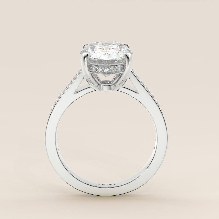 Verlovingsring ovaal lab grown diamant met brede pave band, cathedral setting en hidden halo, witgoud