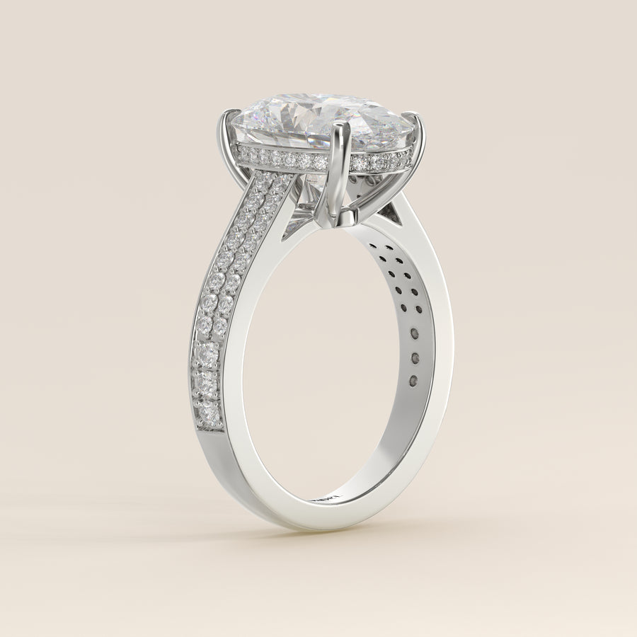 Verlovingsring ovaal lab grown diamant met brede pave band, cathedral setting en hidden halo, witgoud