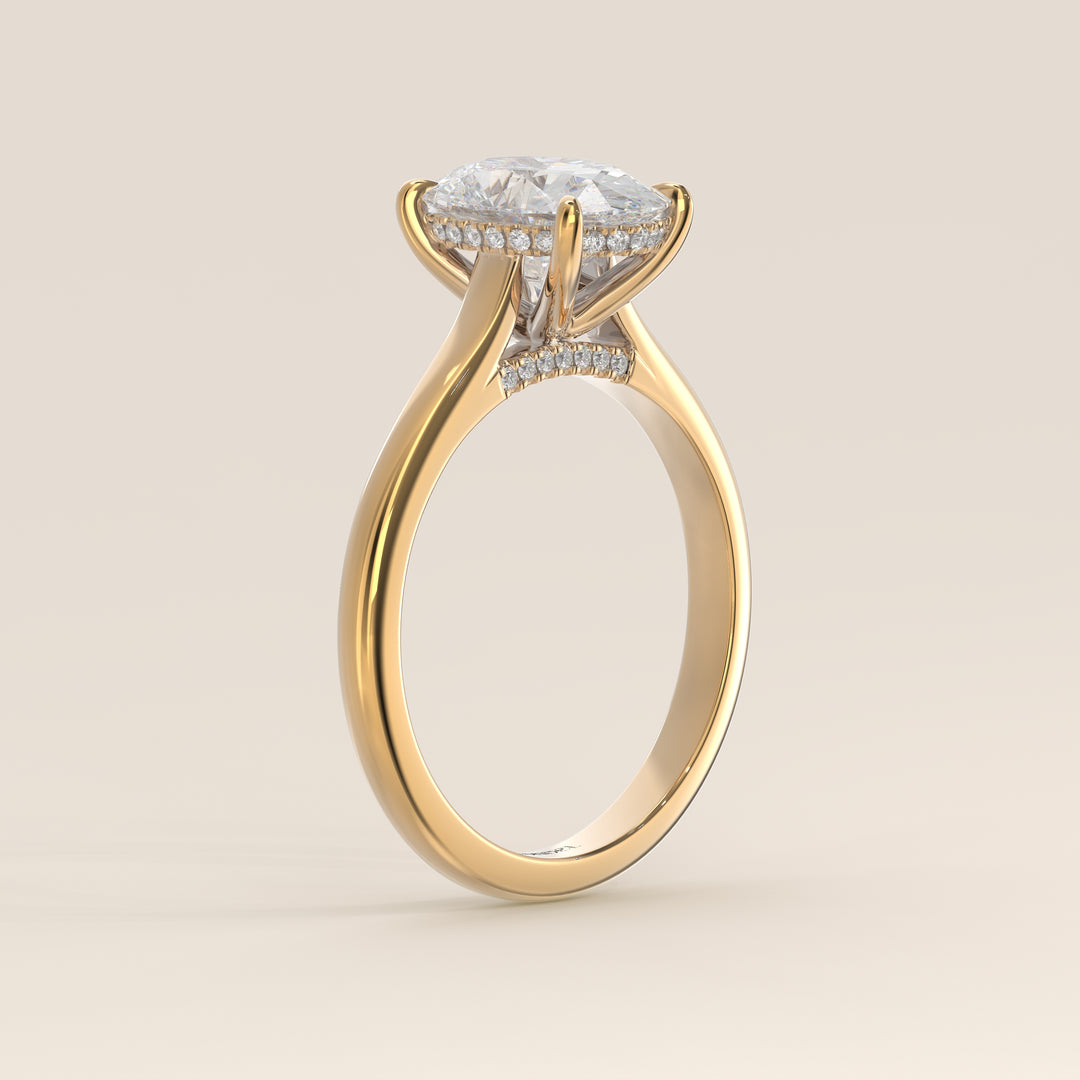 Verlovingsring ovaal lab grown diamant met cathedral setting, hidden halo en diamond bridge, geelgoud