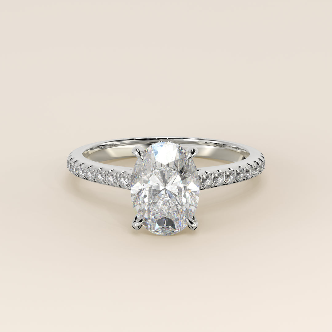 Verlovingsring ovaal lab grown diamant met cathedral zetting, pave band en hidden halo, witgoud