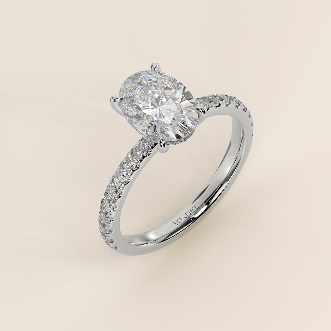 Verlovingsring ovaal lab grown diamant met hidden halo en pave band, witgoud