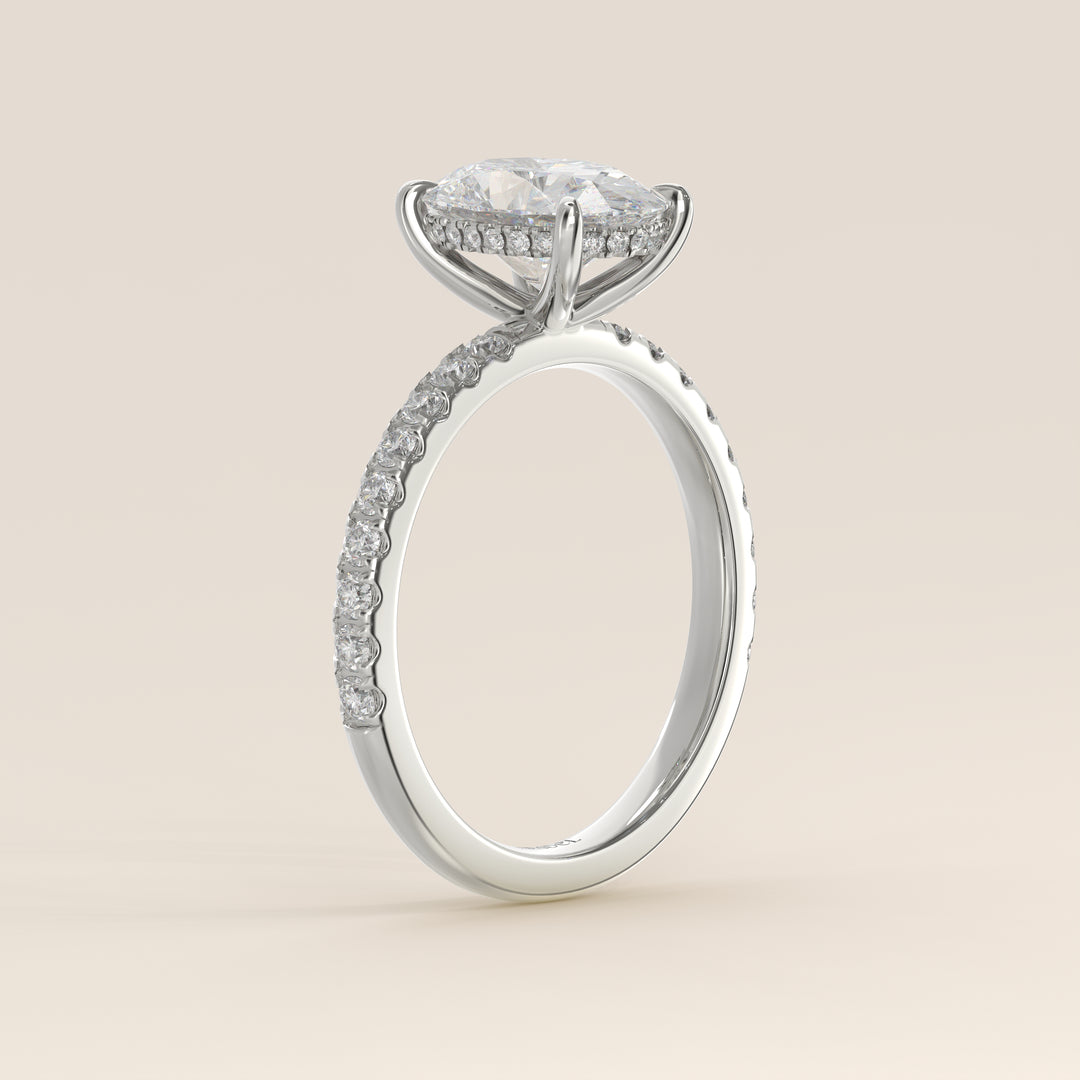 Verlovingsring ovaal lab grown diamant met hidden halo en pave band, witgoud