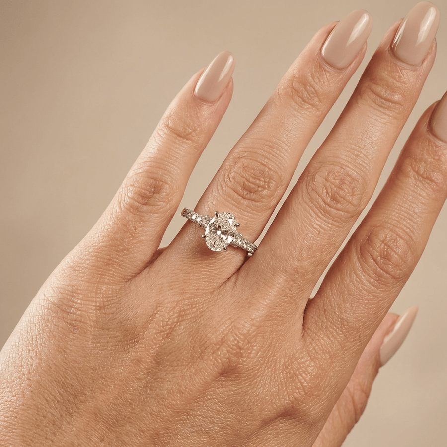 Verlovingsring ovaal lab grown diamant met pave band