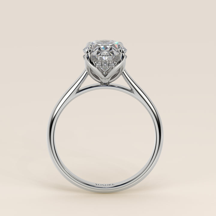 Verlovingsring ovaal lab grown diamant met petal prongs en hidden halo, witgoud
