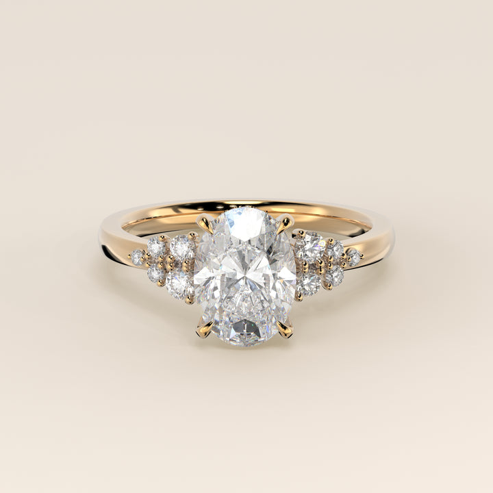 Verlovingsring ovaal lab grown diamant met snowdrift en hidden halo, geelgoud