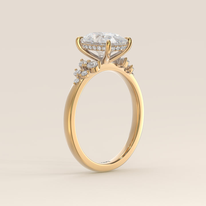 Verlovingsring ovaal lab grown diamant met snowdrift en hidden halo, geelgoud
