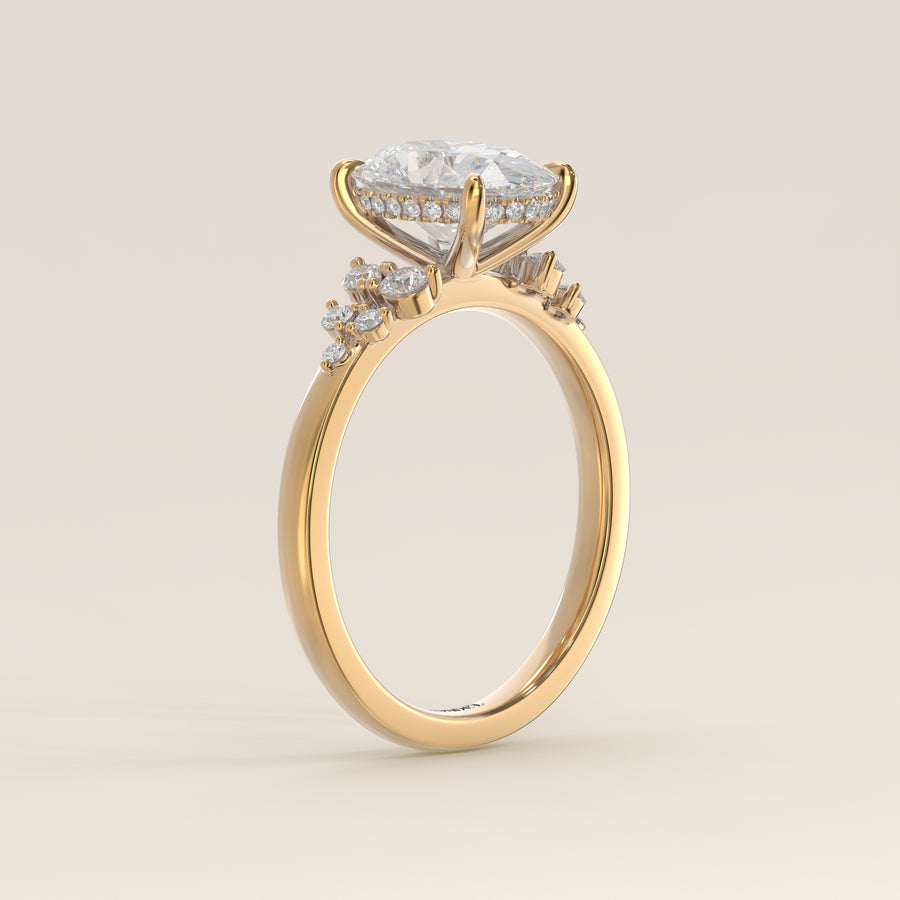 Verlovingsring ovaal lab grown diamant met snowdrift en hidden halo, geelgoud