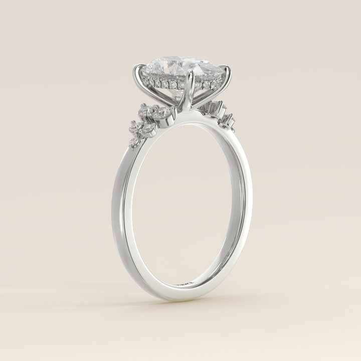 Verlovingsring ovaal lab grown diamant met snowdrift en hidden halo, witgoud