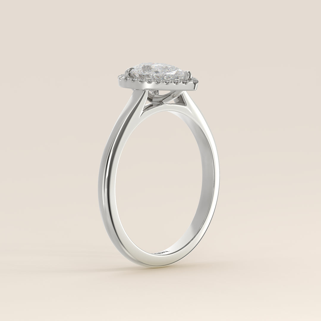 Verlovingsring peer halo lab grown diamant met cathedral en hoge zetting, witgoud