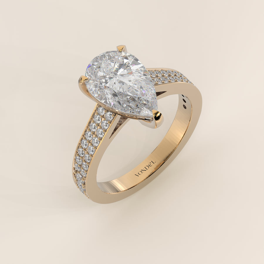 Verlovingsring peer lab grown diamant met brede pave band, cathedral setting en hidden halo, geelgoud