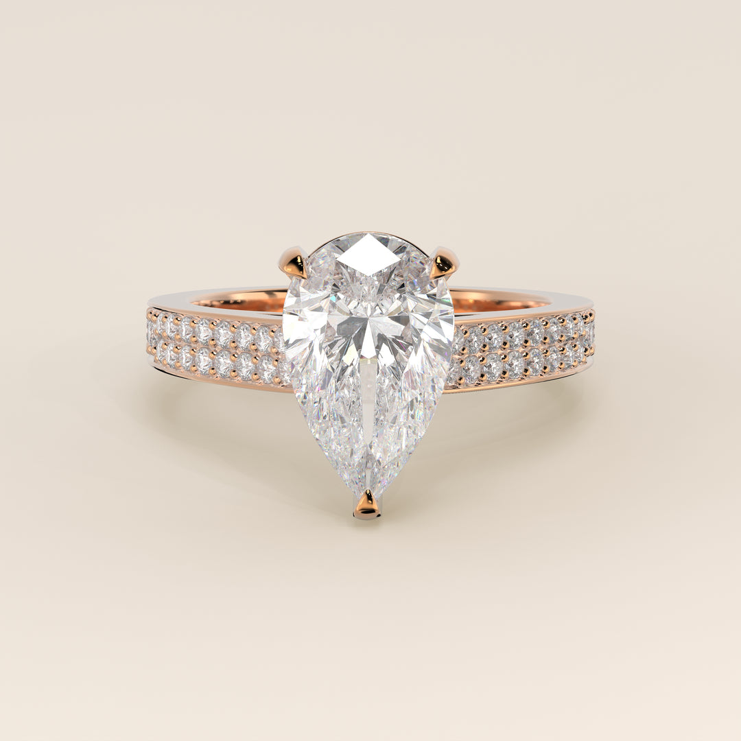 Verlobungsring mit birnenförmigem, im Labor gezüchtetem Diamanten, breiter Pavé-Fassung, Kathedralenfassung und verstecktem Halo, Roségold