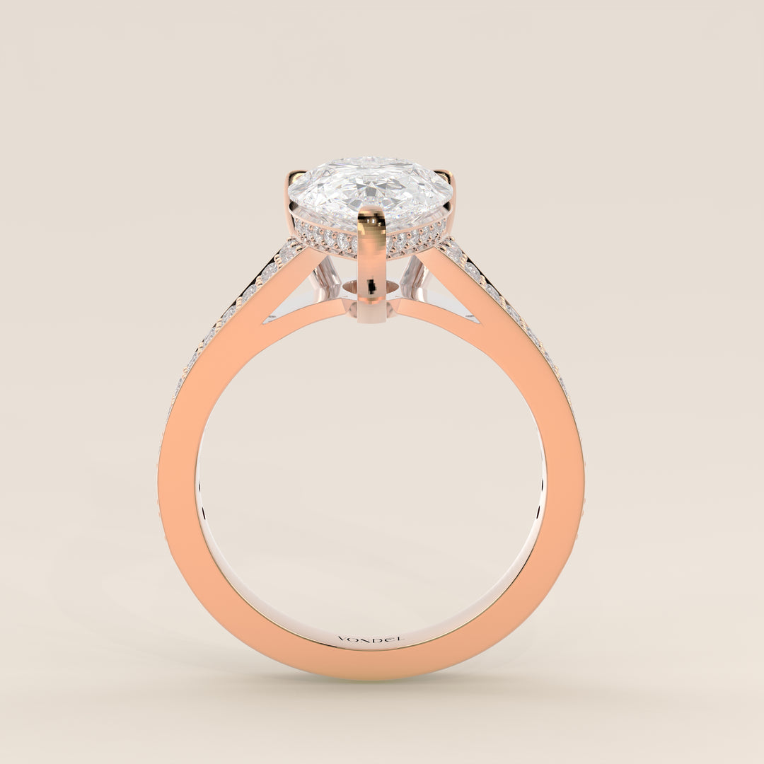 Verlobungsring mit birnenförmigem, im Labor gezüchtetem Diamanten, breiter Pavé-Fassung, Kathedralenfassung und verstecktem Halo, Roségold