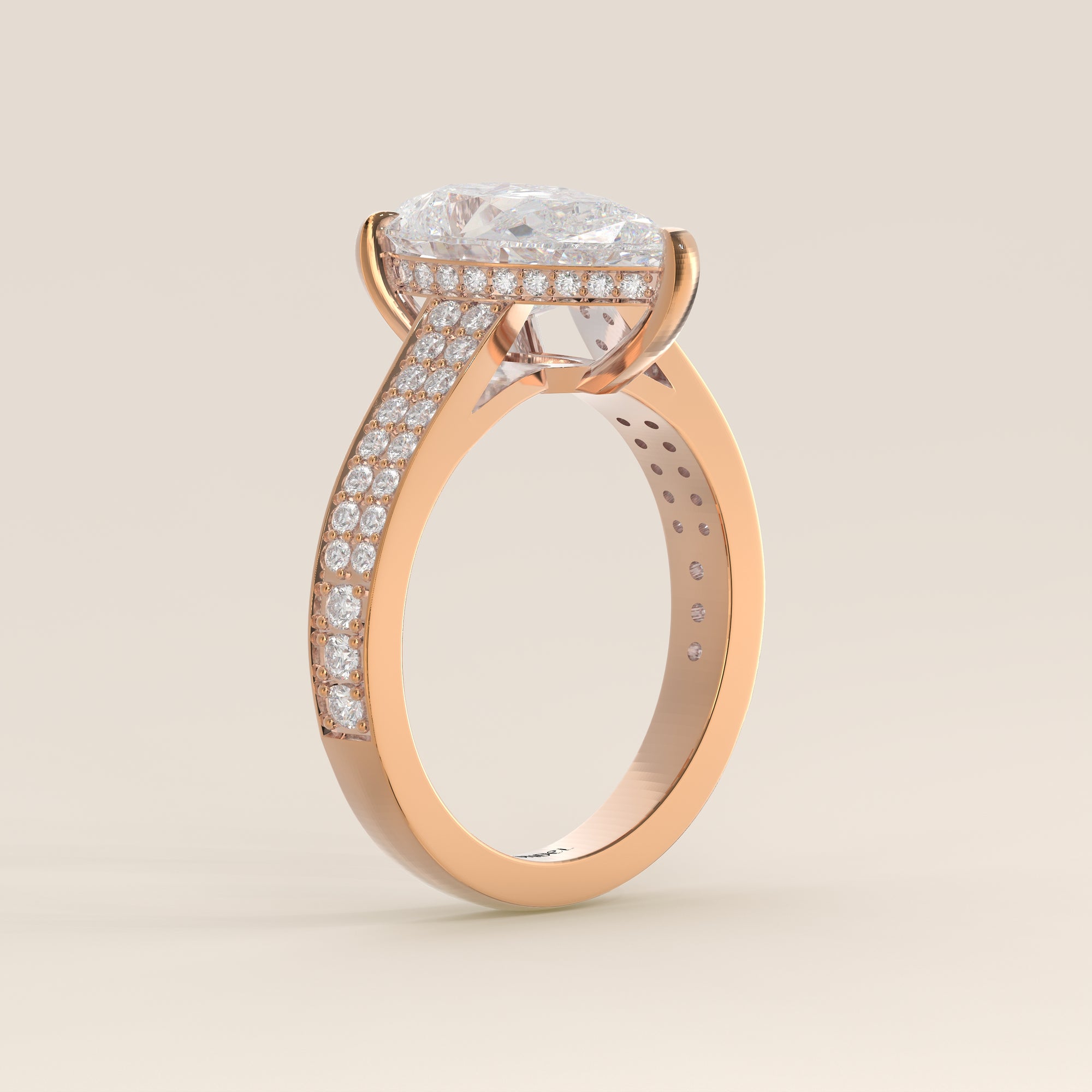 Verlobungsring mit birnenförmigem, im Labor gezüchtetem Diamanten, breiter Pavé-Fassung, Kathedralenfassung und verstecktem Halo, Roségold