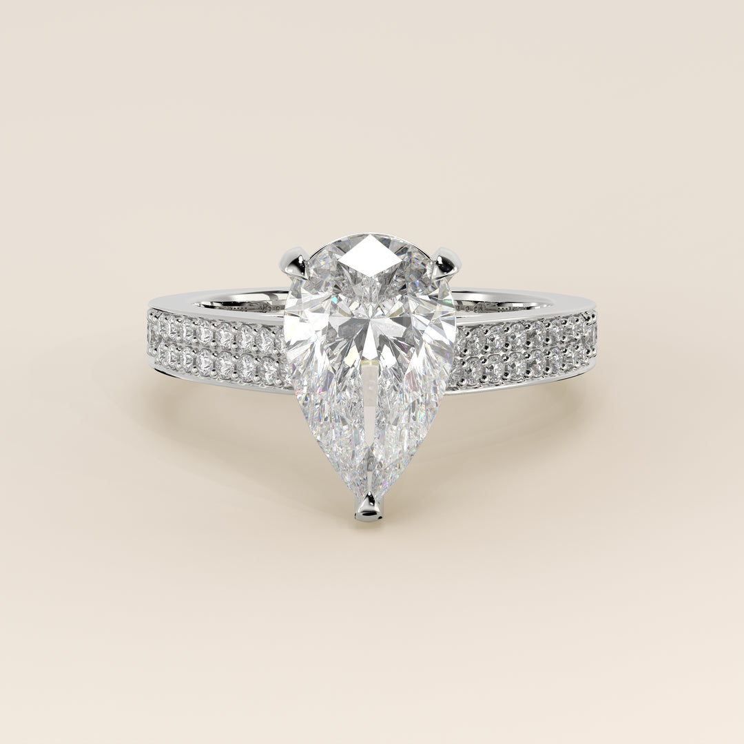 Verlobungsring mit birnenförmigem, im Labor gezüchtetem Diamanten, breiter Pavé-Fassung, Kathedralenfassung und verstecktem Halo, Weißgold