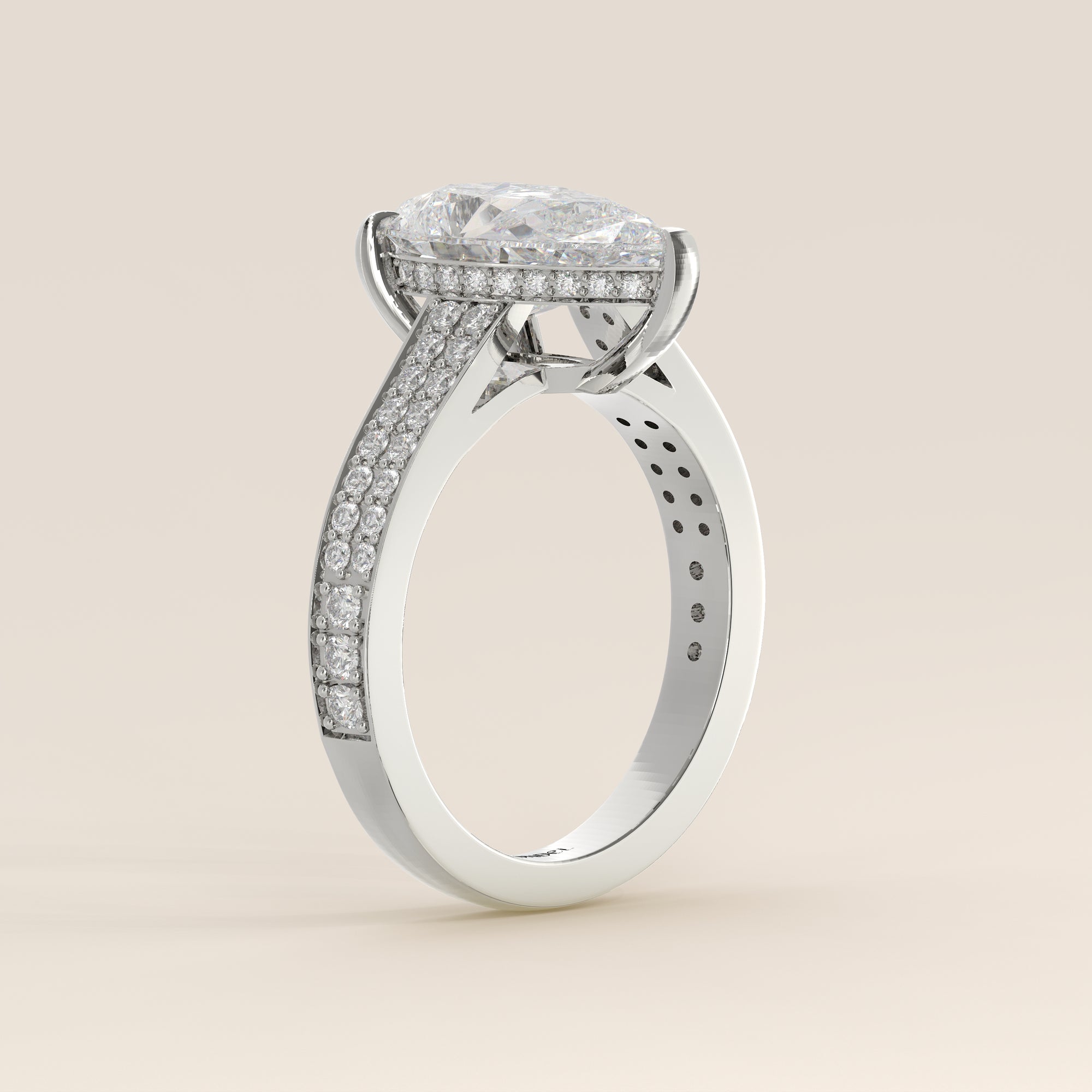 Verlobungsring mit birnenförmigem, im Labor gezüchtetem Diamanten, breiter Pavé-Fassung, Kathedralenfassung und verstecktem Halo, Weißgold