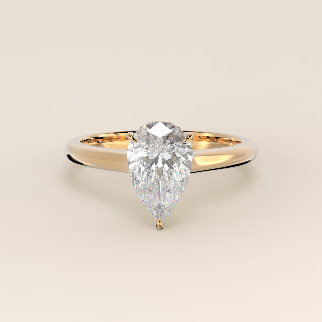 Verlovingsring peer lab grown diamant met cathedral setting, hidden halo en diamond bridge, geelgoud