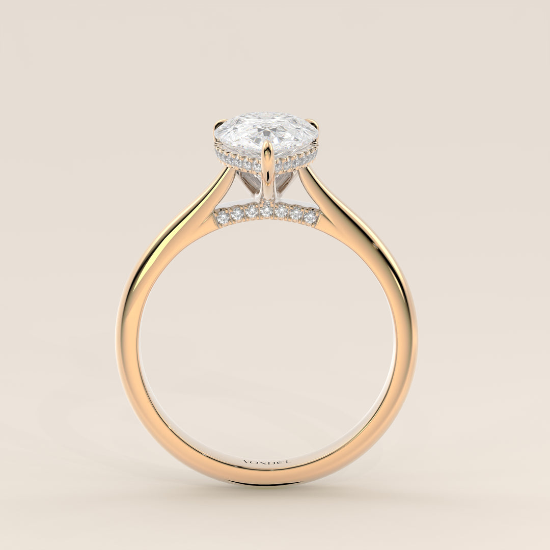 Verlovingsring peer lab grown diamant met cathedral setting, hidden halo en diamond bridge, geelgoud