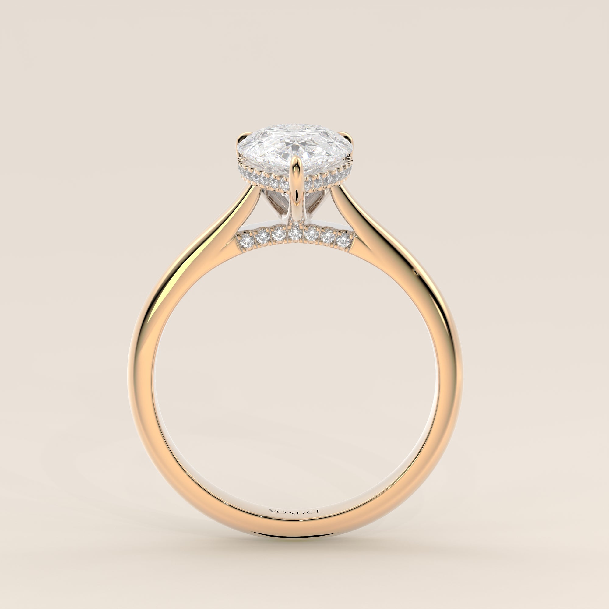 Verlovingsring peer lab grown diamant met cathedral setting, hidden halo en diamond bridge, geelgoud