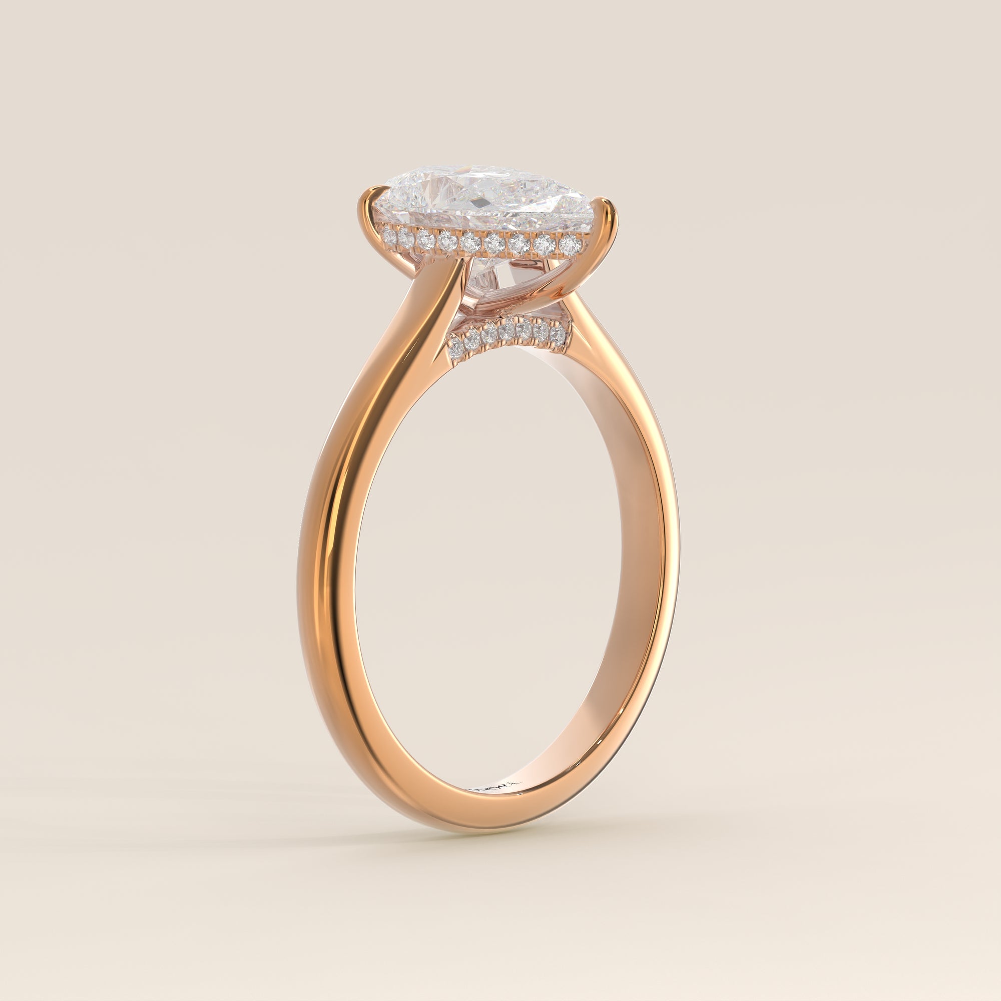 Verlovingsring peer lab grown diamant met cathedral setting, hidden halo en diamond bridge, rosegoud