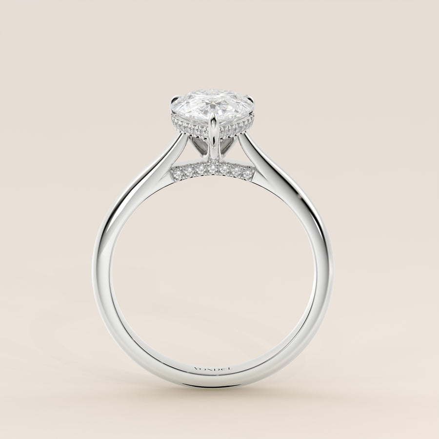 Verlovingsring peer lab grown diamant met cathedral setting, hidden halo en diamond bridge, witgoud