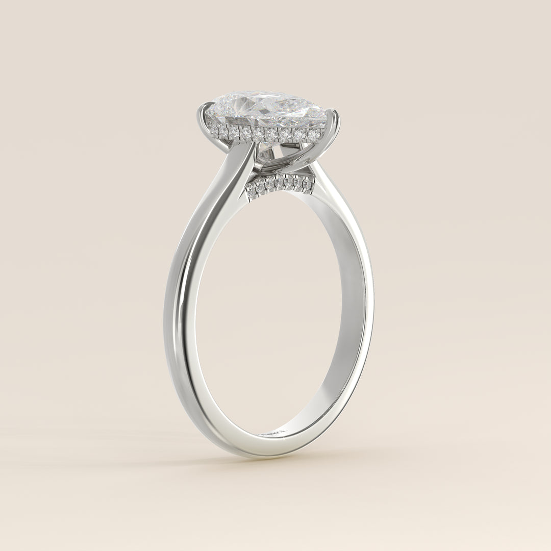 Verlovingsring peer lab grown diamant met cathedral setting, hidden halo en diamond bridge, witgoud