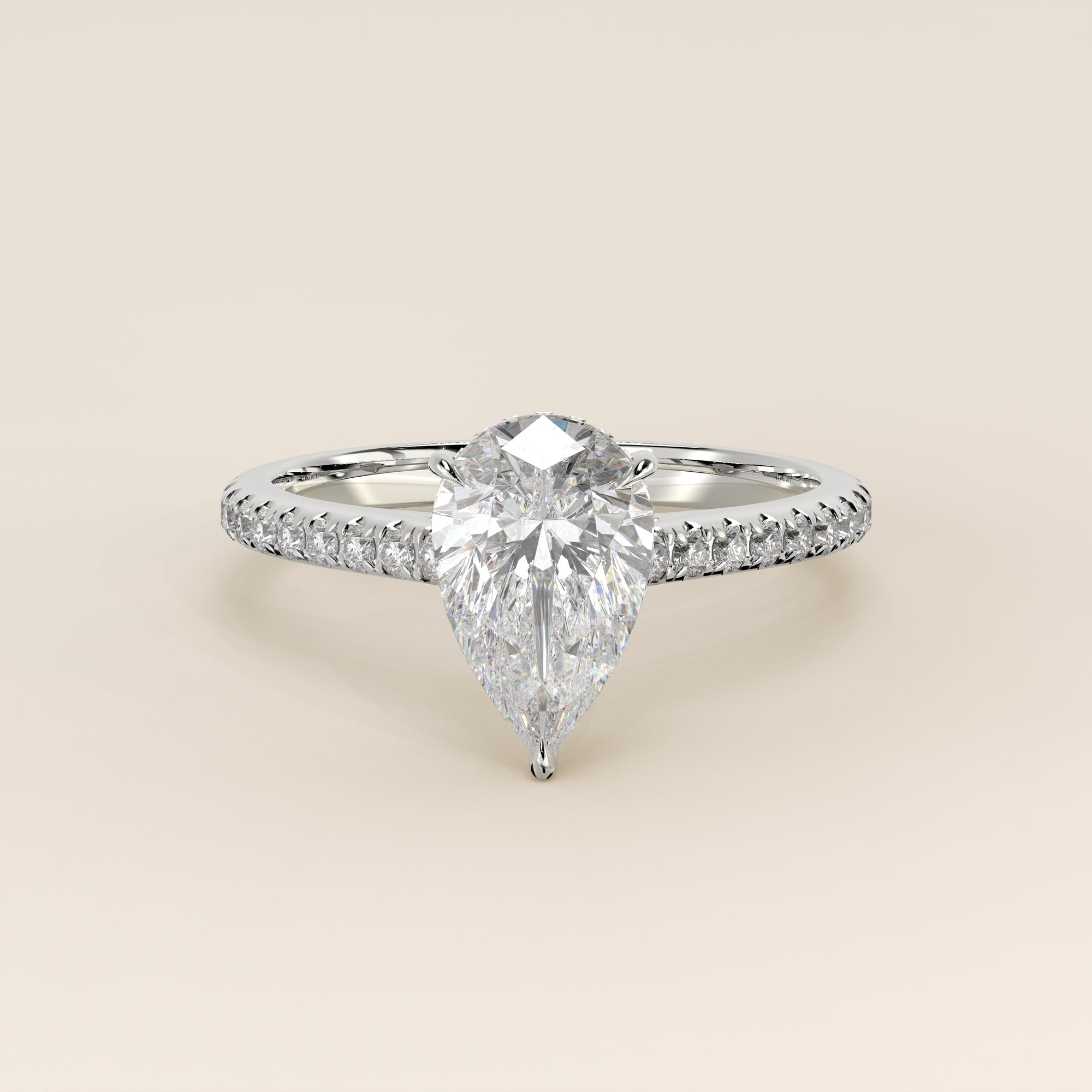 Bague de fiançailles en or blanc, sertie d'un diamant de laboratoire taille poire, pavé et halo discret, or blanc.
