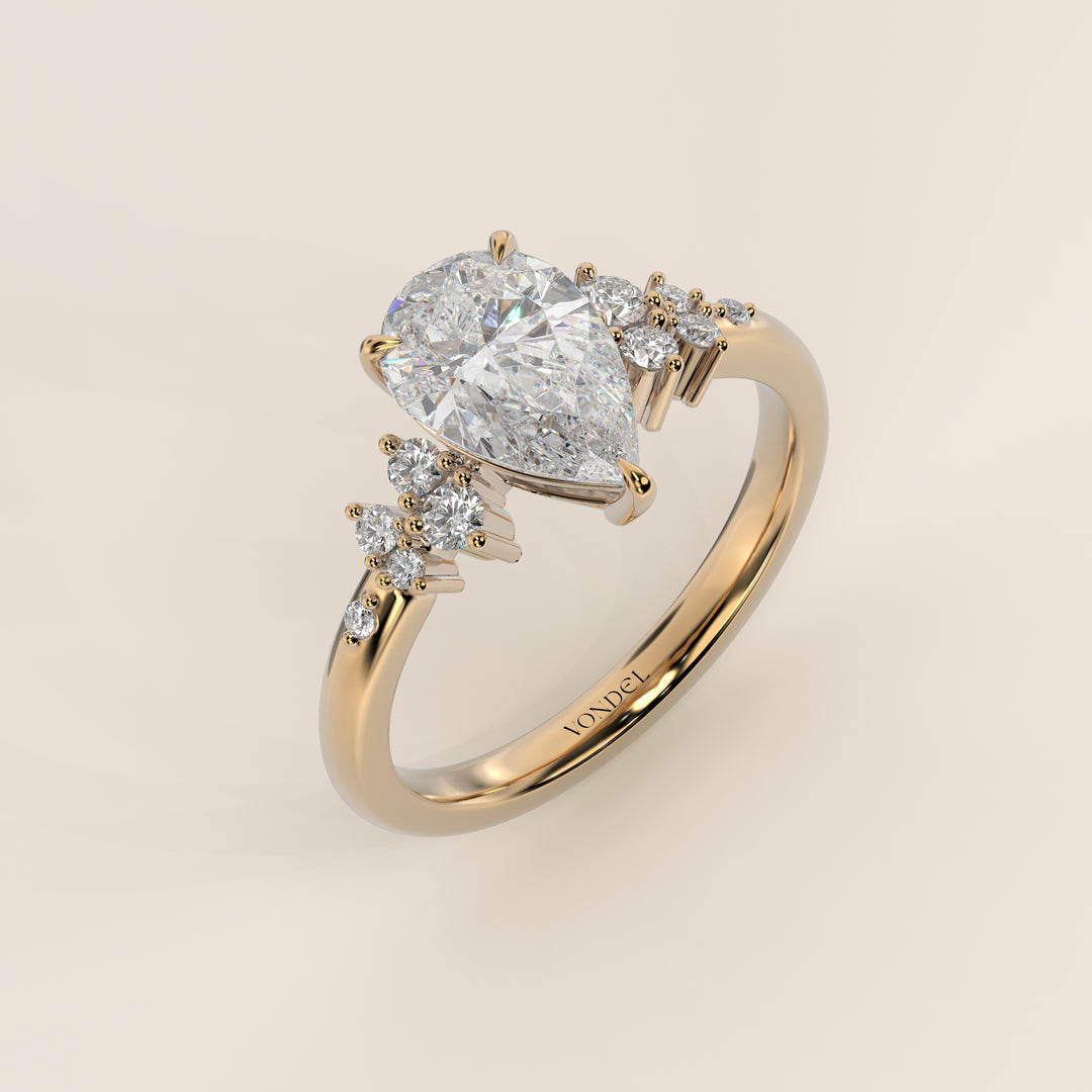 Verlovingsring peer lab grown diamant met hidden halo en lage zetting, geelgoud