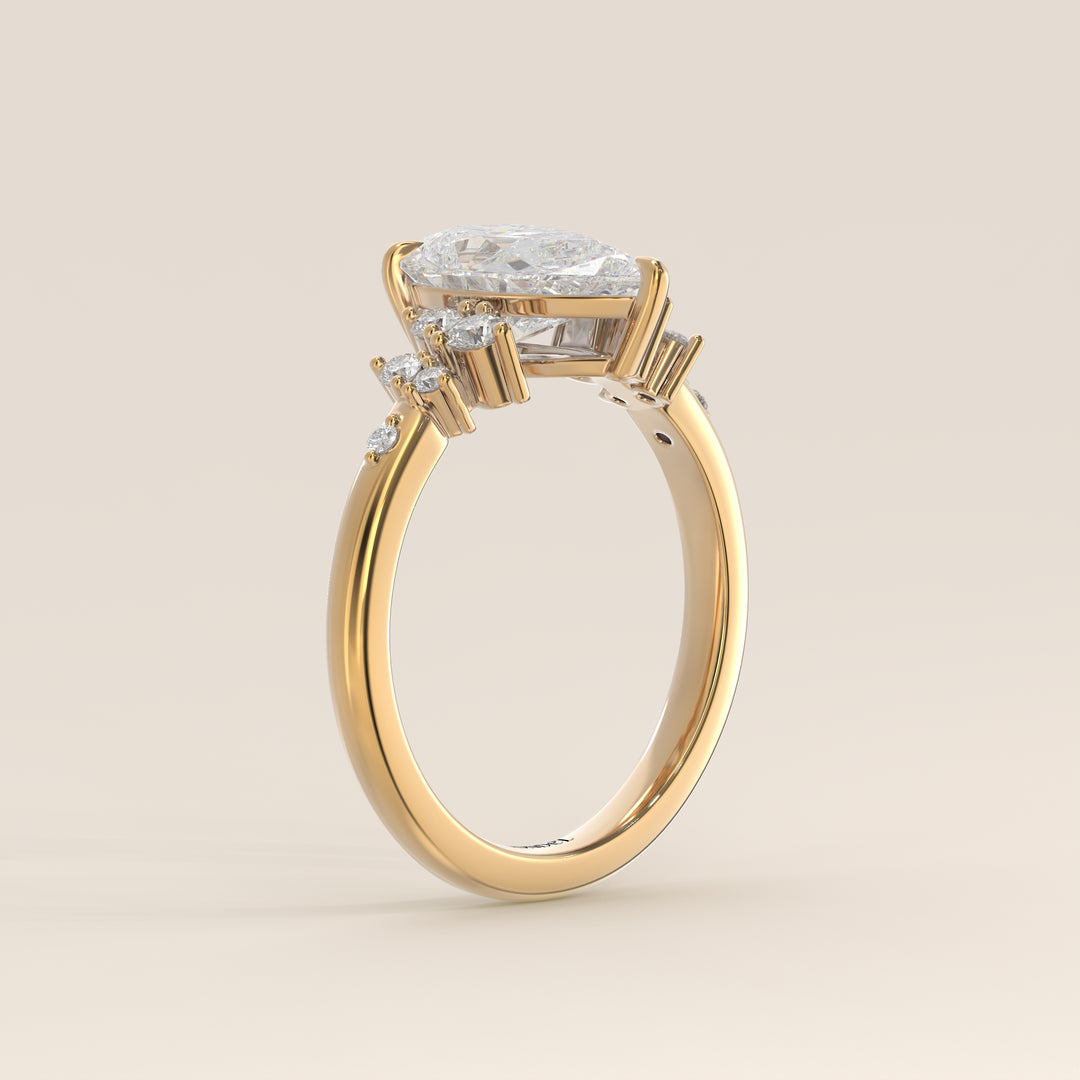 Verlovingsring peer lab grown diamant met hidden halo en lage zetting, geelgoud