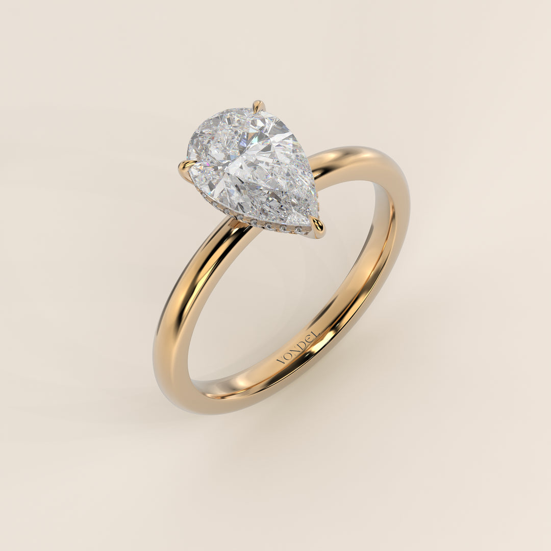 Verlobungsring mit birnenförmigem, im Labor gezüchtetem Diamanten und verstecktem Halo, Gelbgold