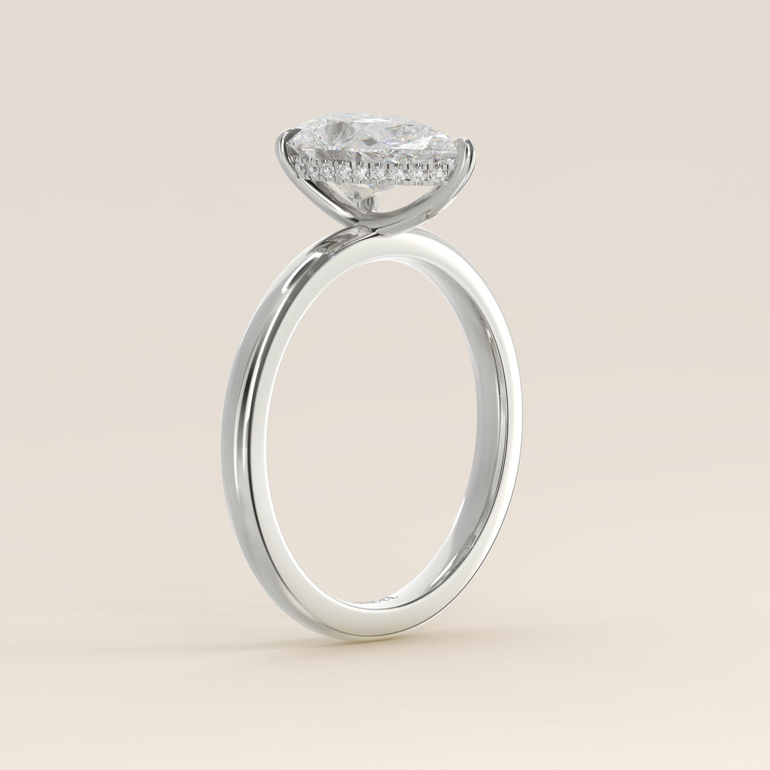 Verlobungsring mit birnenförmigem, im Labor gezüchtetem Diamanten und verstecktem Halo, Weißgold