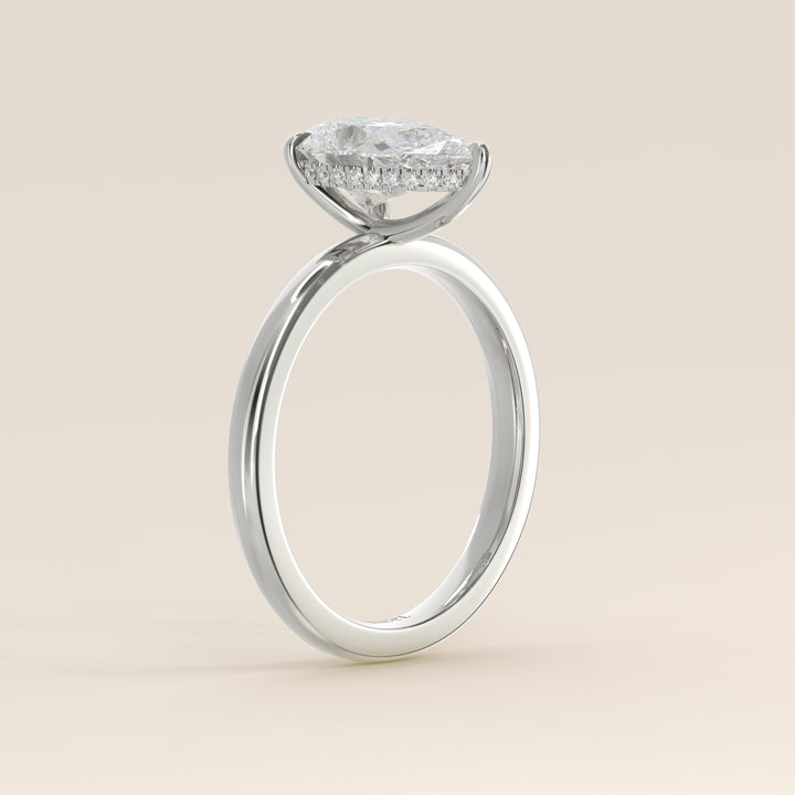 Verlobungsring mit birnenförmigem, im Labor gezüchtetem Diamanten und verstecktem Halo, Weißgold