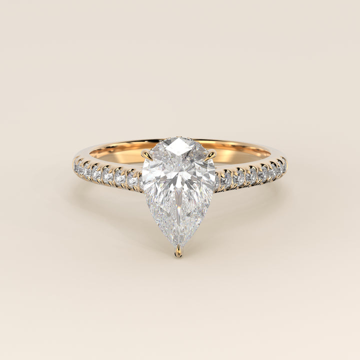 Verlovingsring peer lab grown diamant met pave band, hidden halo en diamond bridge, geelgoud