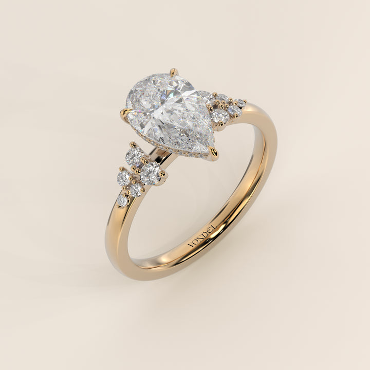 Verlovingsring peer lab grown diamant met snowdrift en hidden halo, geelgoud