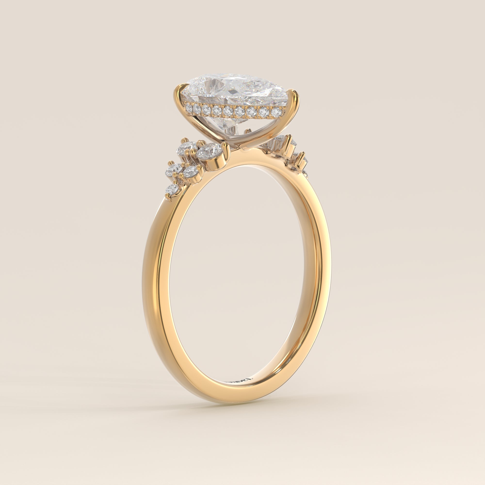 Verlovingsring peer lab grown diamant met snowdrift en hidden halo, geelgoud