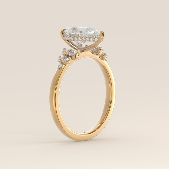 Verlovingsring peer lab grown diamant met snowdrift en hidden halo, geelgoud