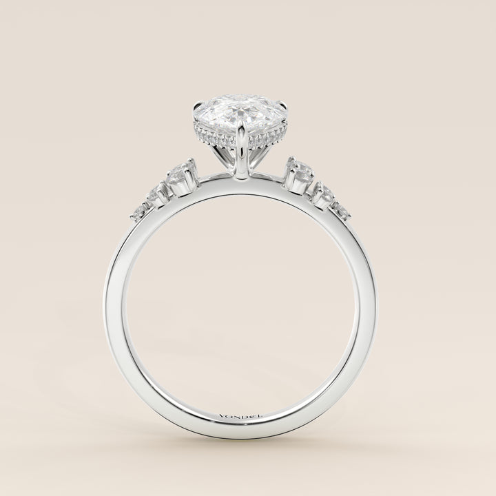Verlovingsring peer lab grown diamant met snowdrift en hidden halo, witgoud