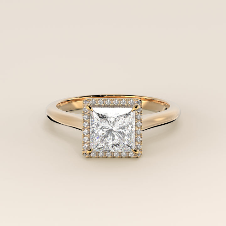 Verlovingsring princess halo lab grown diamant met cathedral en hoge zetting, geelgoud