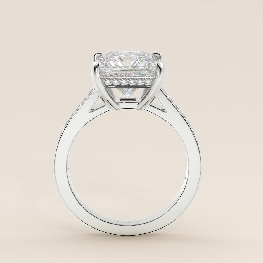Verlovingsring princess lab grown diamant met brede pave band, cathedral setting en hidden halo, witgoud