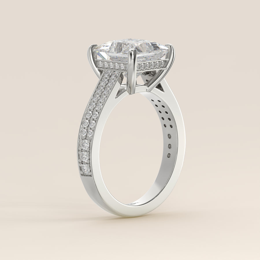 Verlovingsring princess lab grown diamant met brede pave band, cathedral setting en hidden halo, witgoud