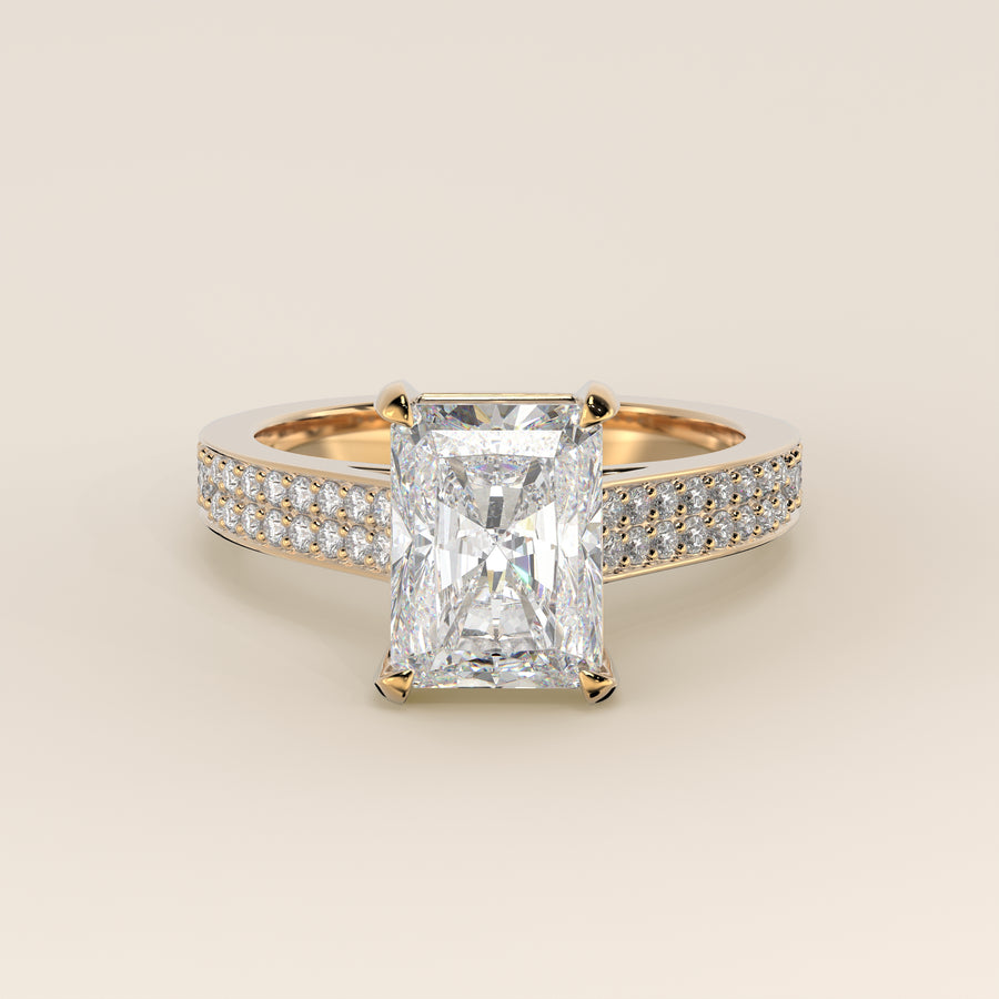 Verlovingsring radiant lab grown diamant met brede pave band, cathedral setting en hidden halo, geelgoud