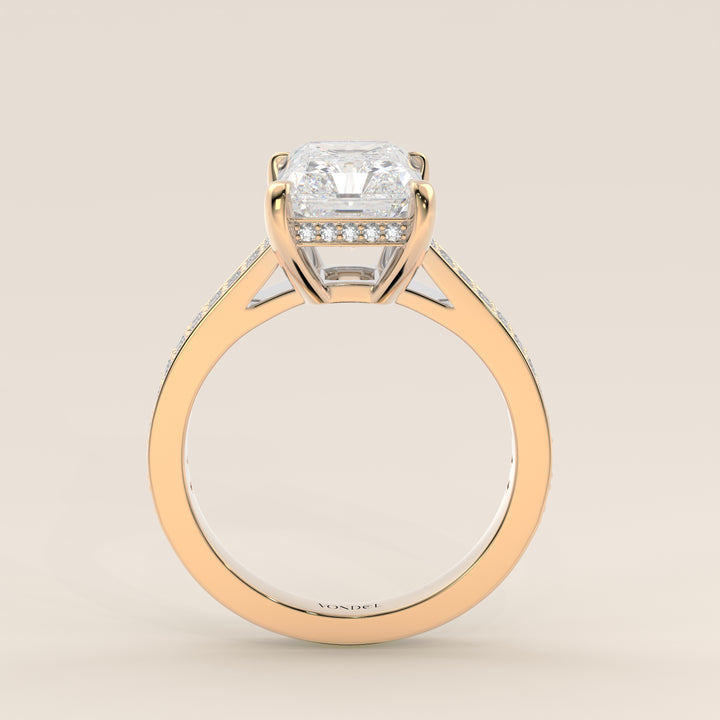 Verlovingsring radiant lab grown diamant met brede pave band, cathedral setting en hidden halo, geelgoud