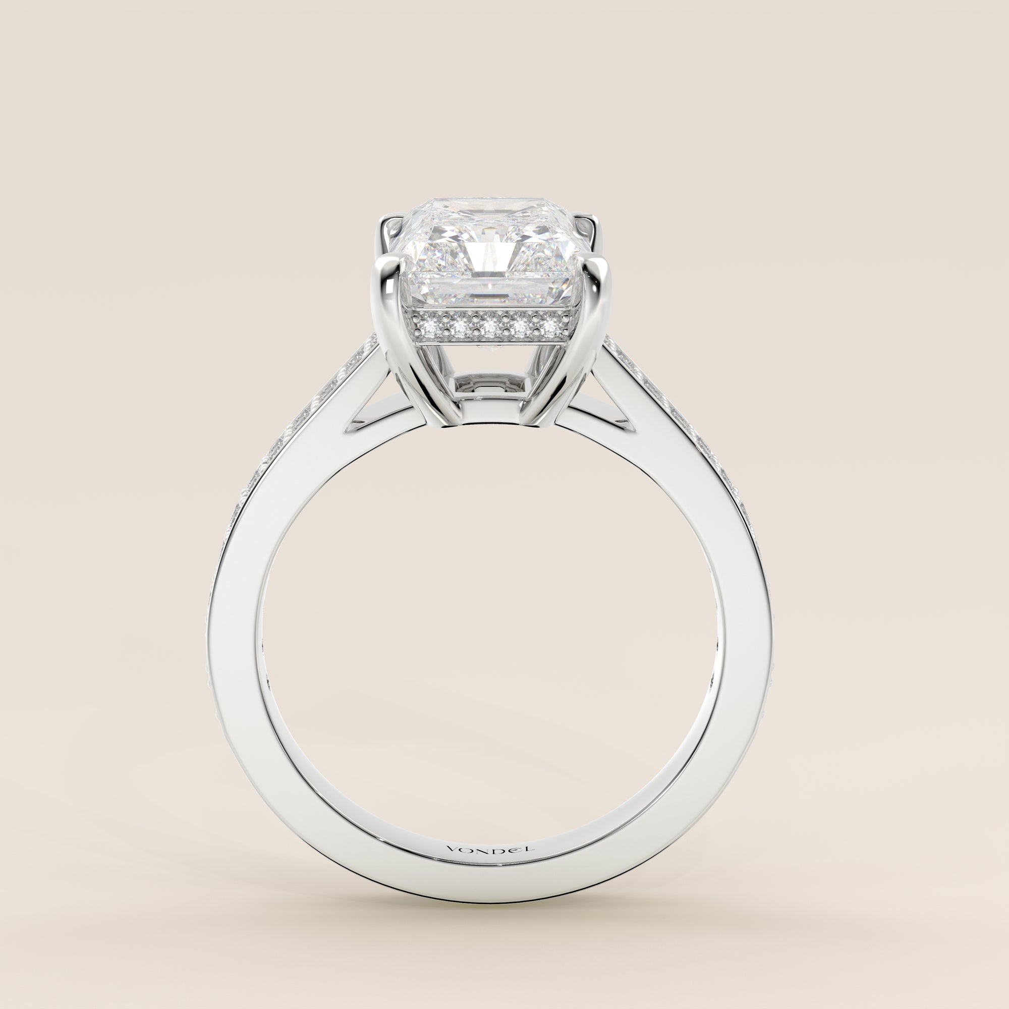 Verlovingsring radiant lab grown diamant met brede pave band, cathedral setting en hidden halo, witgoud