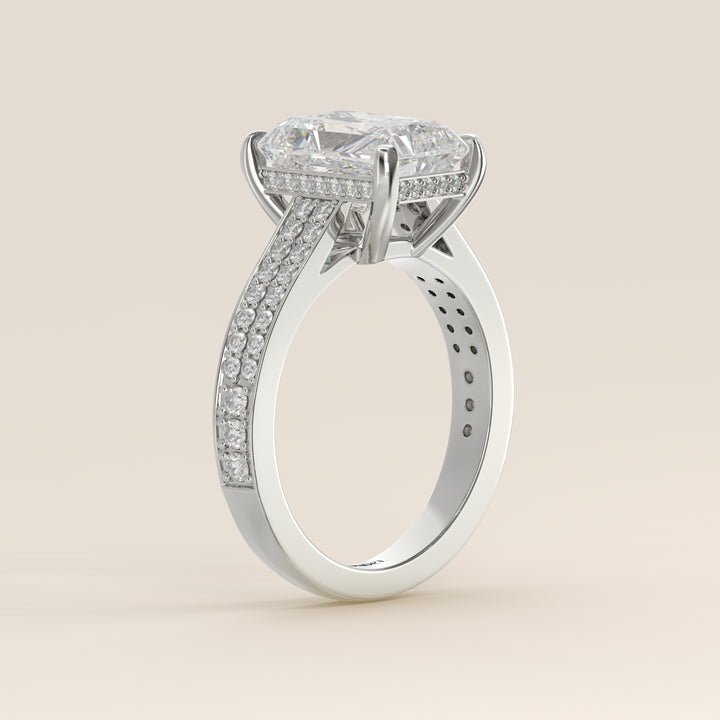 Verlovingsring radiant lab grown diamant met brede pave band, cathedral setting en hidden halo, witgoud