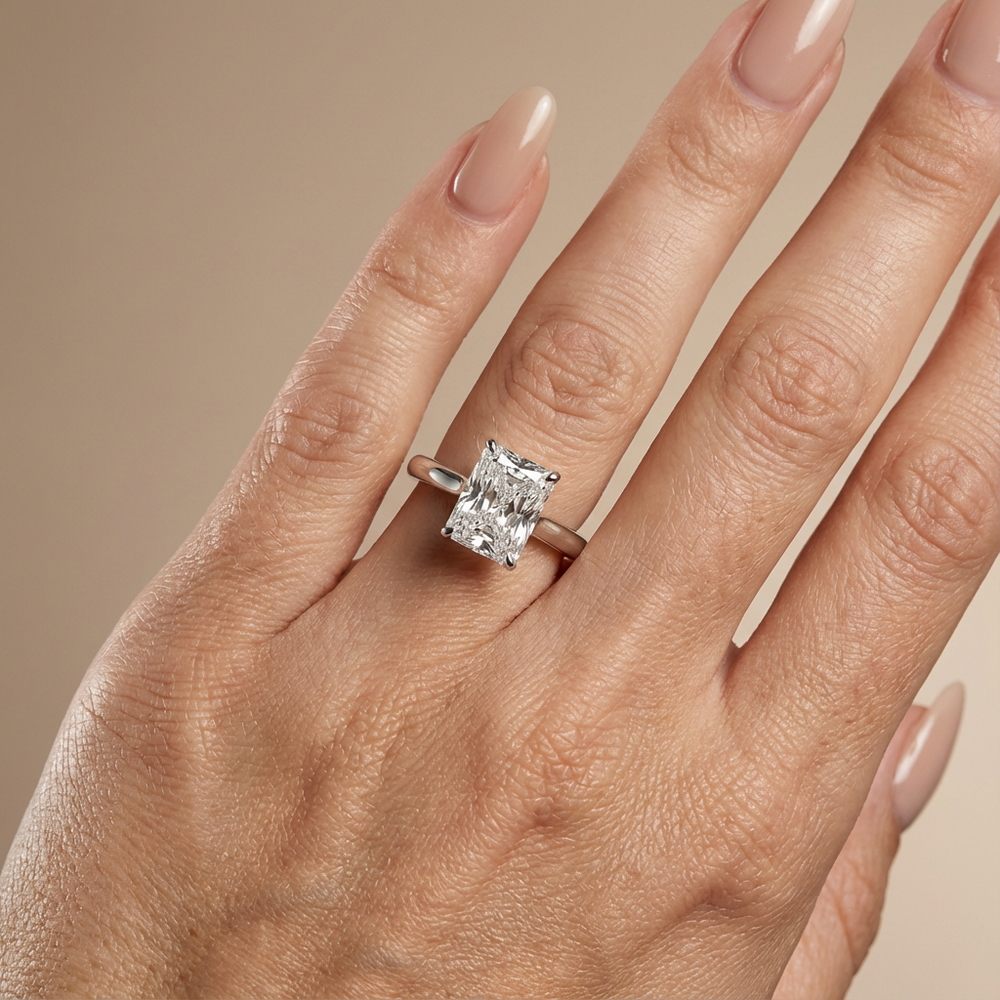 Verlovingsring radiant lab grown diamant met cathedral setting en hidden halo, witgoud